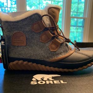Brand new in box Sorel "Out N About Plus" boots